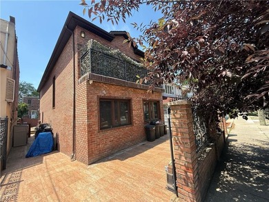 Welcome to this exceptional custom-built fully detached brick - photo 3