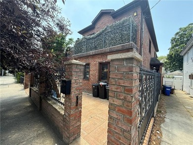 Welcome to this exceptional custom-built fully detached brick - photo 4