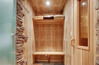 Welcome to this exceptional custom-built fully detached brick - photo 10