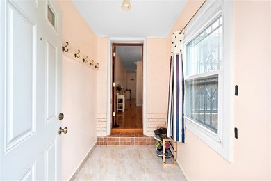 Lovely semi-detached brick house in the higher end of Bay Ridge - photo 4
