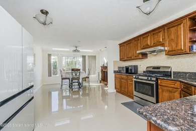 Welcome to 162 Bathgate St - Beautiful Legal 2 family Semi - photo 6