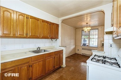 Amazing large 2 Family Attached Brick. 2 Bedroom over 1 Bedroom - photo 5