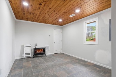 The guest house is what stops people. Fully separate from the - photo 48