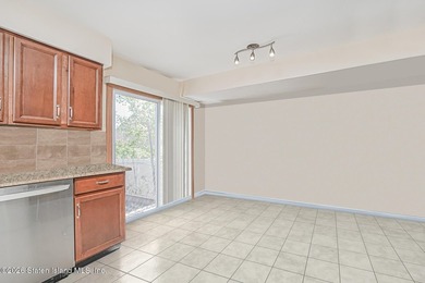 18Ft WIDE Town House with a Finished 3rd Floor and Resort Style - photo 6