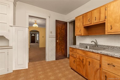 Detached single-family 3-bedroom, 1.5-bath Colonial in the - photo 3