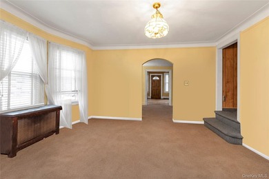 Detached single-family 3-bedroom, 1.5-bath Colonial in the - photo 5