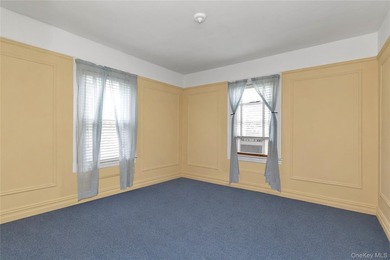 Detached single-family 3-bedroom, 1.5-bath Colonial in the - photo 7