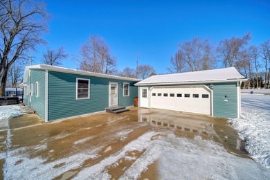 Silver Lake - Lenawee County Home For Sale in Addison Michigan