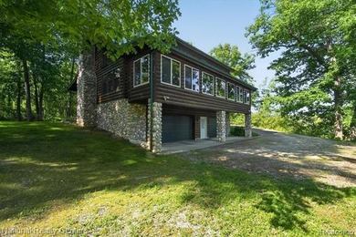 Welcome to this meticulously maintained 2,400 sq. ft. log home - photo 29