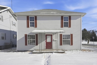 Bixler Lake Home For Sale in Kendallville Indiana