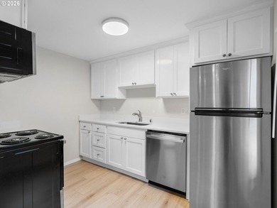 Welcome to Camas View! This safe and private cottage community - photo 2
