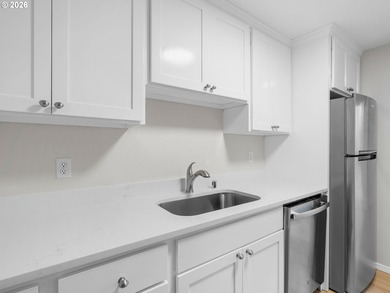 Welcome to Camas View! This safe and private cottage community - photo 3
