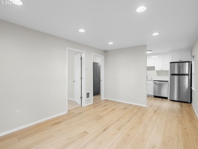 Welcome to Camas View! This safe and private cottage community - photo 5