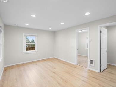Welcome to Camas View! This safe and private cottage community - photo 6