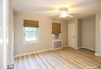 Rare find! This beautifully renovated, move-in ready 2-bedroom - photo 11