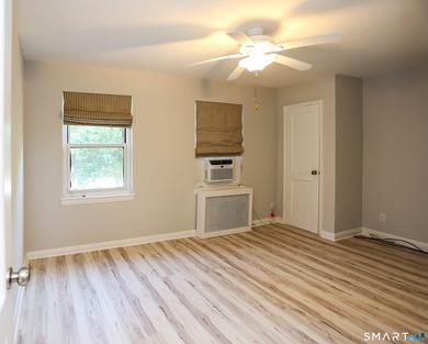 Rare find! This beautifully renovated, move-in ready 2-bedroom - photo 12