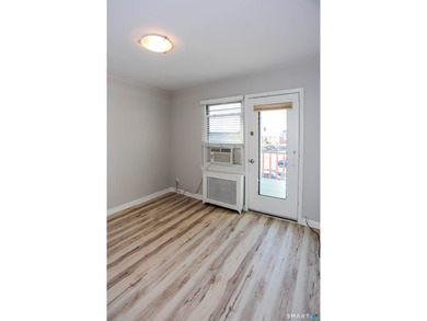 Rare find! This beautifully renovated, move-in ready 2-bedroom - photo 18