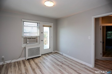Rare find! This beautifully renovated, move-in ready 2-bedroom - photo 19