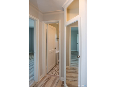 Rare find! This beautifully renovated, move-in ready 2-bedroom - photo 21