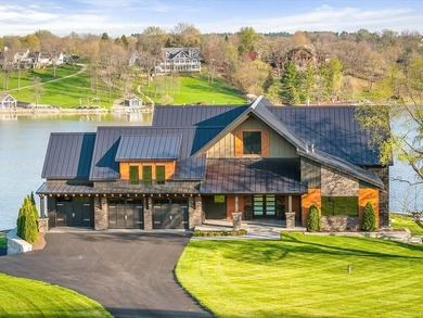 Stunning 5,949 sq ft custom-built luxury waterfront home (238' - photo 1