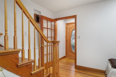 Welcome Home to your Move In Ready Expanded Cape in Massapequa - photo 3