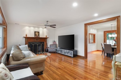 Welcome Home to your Move In Ready Expanded Cape in Massapequa - photo 4