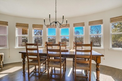 BERMUDA BUNGALOW IN SUNRISE BEACH! Tucked beneath a beautiful - photo 4