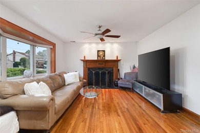 Welcome Home to your Move In Ready Expanded Cape in Massapequa - photo 5