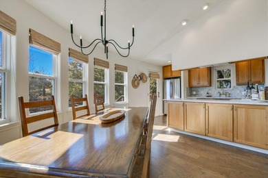 BERMUDA BUNGALOW IN SUNRISE BEACH! Tucked beneath a beautiful - photo 5