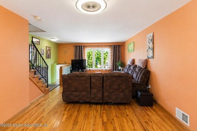 Commuters' delight, gorgeous renovated 3 bedrooms, 2-bathroom - photo 3