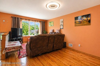 Commuters' delight, gorgeous renovated 3 bedrooms, 2-bathroom - photo 4