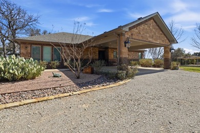 Welcome to your lakeside paradise! This stunning 3 bedroom, 2 - photo 3