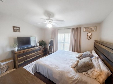 Investor Ready - Indian Lake Condo! This 3-bedroom, 2-bath - photo 7