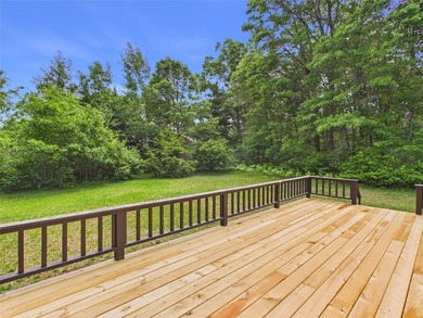 Enjoy the comfort and convenience of this well-maintained - photo 2