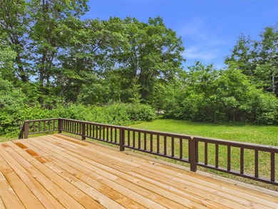 Enjoy the comfort and convenience of this well-maintained - photo 3