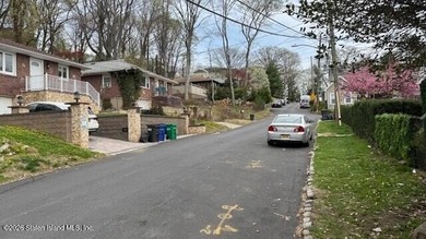 The current vacant lot is 52 * 100 feet. You can build one - photo 3