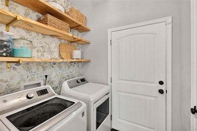 **SELLERS ARE RELOCATING-BRING AN OFFER** 2/1 RATE BUYDOWN - photo 14