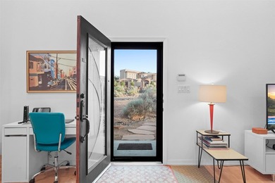 Professionals! Empty-nesters! Age in place-ers! Lock and leave! - photo 4