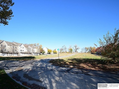 Rare opportunity in established NW area. 58 Villa/Condos style - photo 3