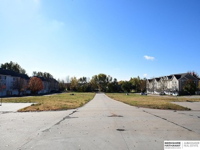 Rare opportunity in established NW area. 58 Villa/Condos style - photo 10