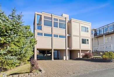 Motivated seller, submit all offers! Roads End Oceanview home - photo 1
