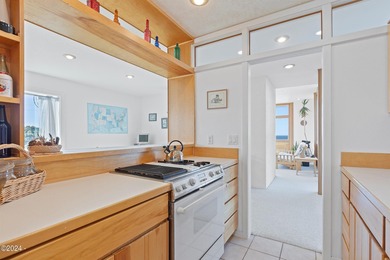 Motivated seller, submit all offers! Roads End Oceanview home - photo 8