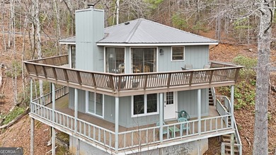 Spacious yet charming 2-story Octagon-style home in Sky Valley - photo 2