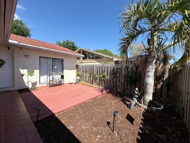 PRICE IMPROVEMENT! Move-in ready 2BR/2BA single-story villa in - photo 3