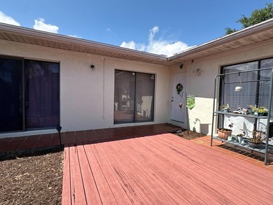 PRICE IMPROVEMENT! Move-in ready 2BR/2BA single-story villa in - photo 4