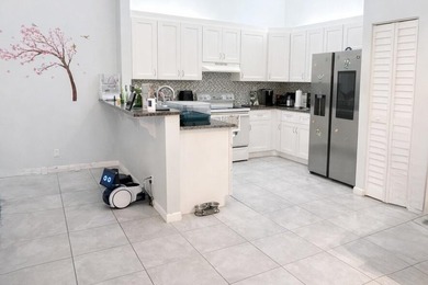 PRICE IMPROVEMENT! Move-in ready 2BR/2BA single-story villa in - photo 8