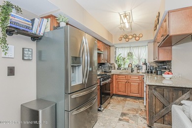 MOVE RIGHT INTO THIS BEAUTIFUL 2-3 BEDROOM SPACIOUS CONDO. OPEN - photo 3