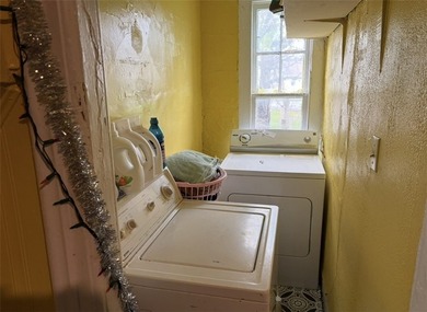Another Rockin' Rochester Property! This 6-bedroom, 2.5-bath - photo 16