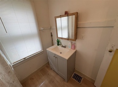 Another Rockin' Rochester Property! This 6-bedroom, 2.5-bath - photo 19