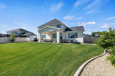 Welcome Home to this Carriage Hill Beauty! As you enter this - photo 21